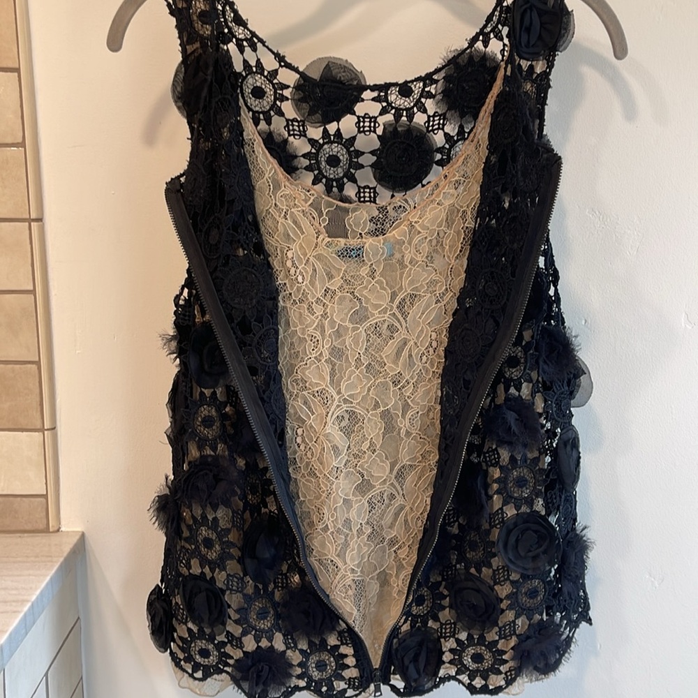 Alice and Olivia sleeveless blouse - Picture 4 of 7